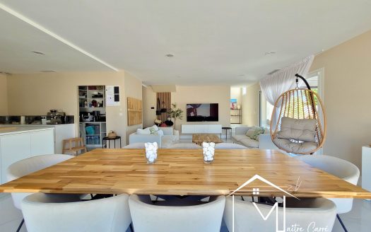 La Crau – Villa neuve – 5 pièces – 138 m² – Jardin avec piscine